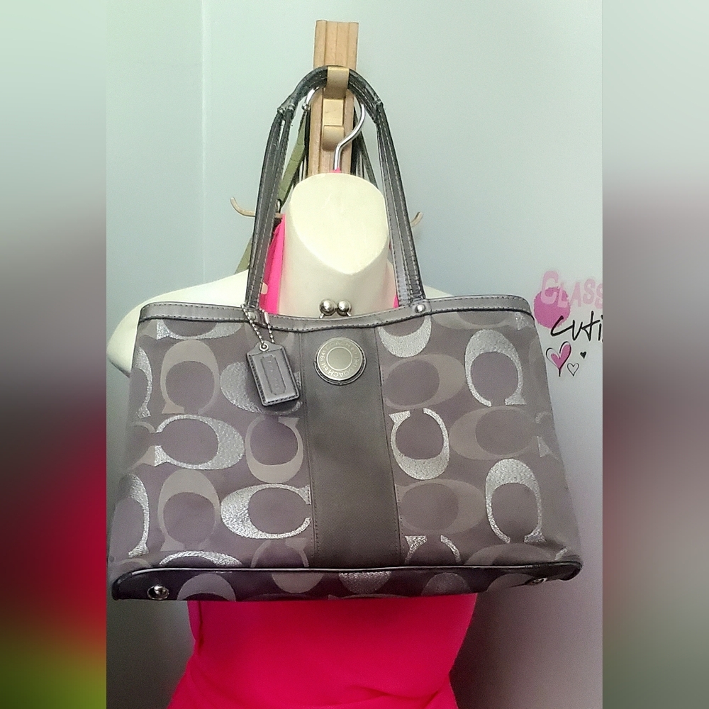 Coach Signature C vintage carryall kiss lock middle compartment